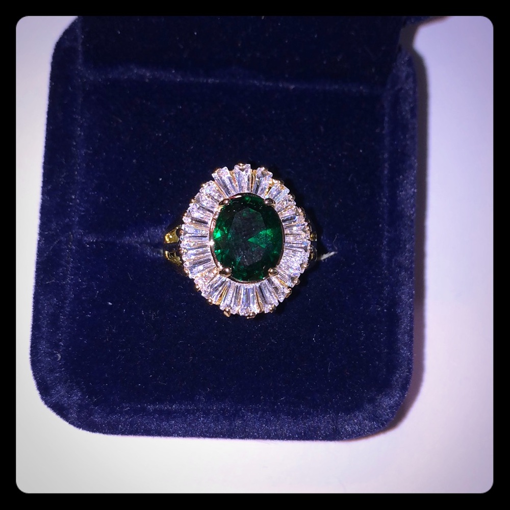Emerald woman’s ring size 7